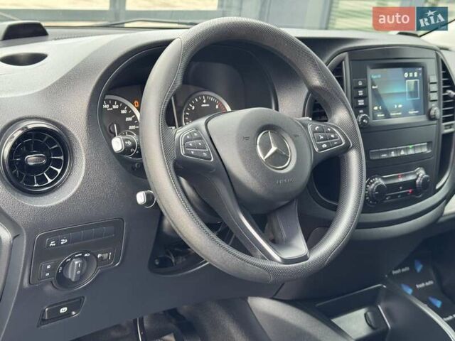 Белый Мерседес Вито, объемом двигателя 2 л и пробегом 186 тыс. км за 25500 $, фото 16 на Automoto.ua