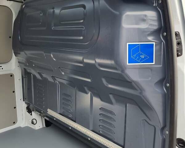 Белый Мерседес Вито, объемом двигателя 2 л и пробегом 210 тыс. км за 22900 $, фото 27 на Automoto.ua