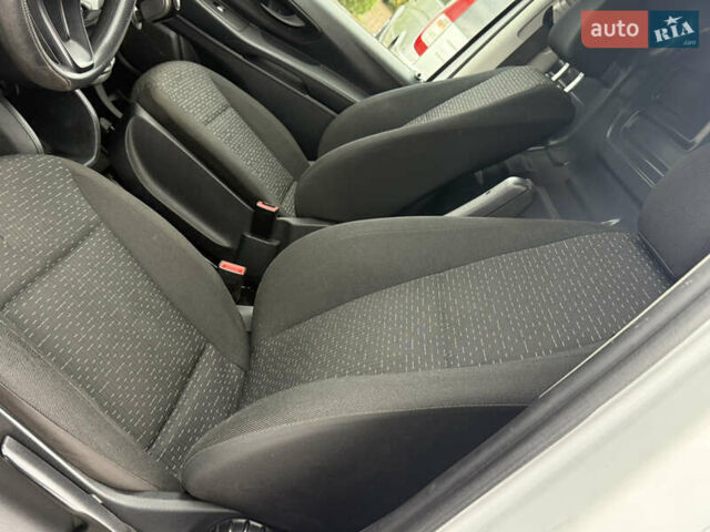 Белый Мерседес Вито, объемом двигателя 1.8 л и пробегом 126 тыс. км за 17777 $, фото 6 на Automoto.ua