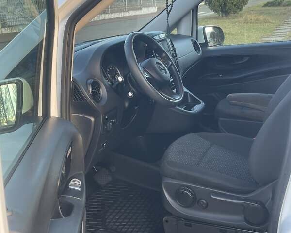 Белый Мерседес Вито, объемом двигателя 1.95 л и пробегом 204 тыс. км за 27000 $, фото 13 на Automoto.ua