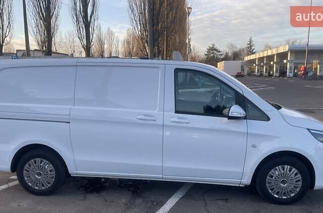 Белый Мерседес Вито, объемом двигателя 1.95 л и пробегом 204 тыс. км за 27000 $, фото 4 на Automoto.ua