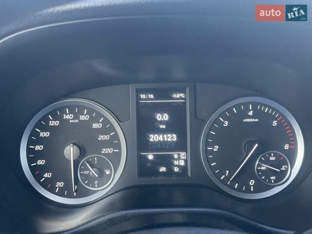 Белый Мерседес Вито, объемом двигателя 1.95 л и пробегом 204 тыс. км за 27000 $, фото 20 на Automoto.ua