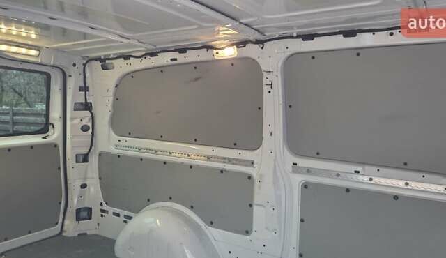 Белый Мерседес Вито, объемом двигателя 2 л и пробегом 209 тыс. км за 24399 $, фото 19 на Automoto.ua