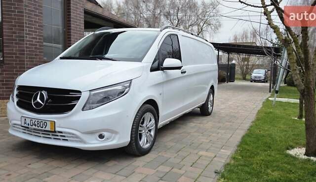Белый Мерседес Вито, объемом двигателя 2 л и пробегом 209 тыс. км за 24399 $, фото 5 на Automoto.ua