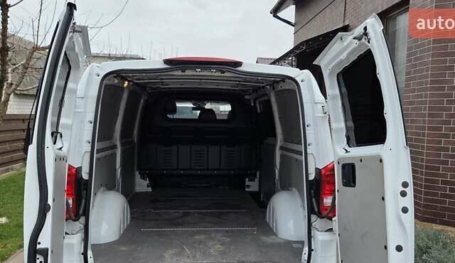 Белый Мерседес Вито, объемом двигателя 2 л и пробегом 209 тыс. км за 24399 $, фото 17 на Automoto.ua