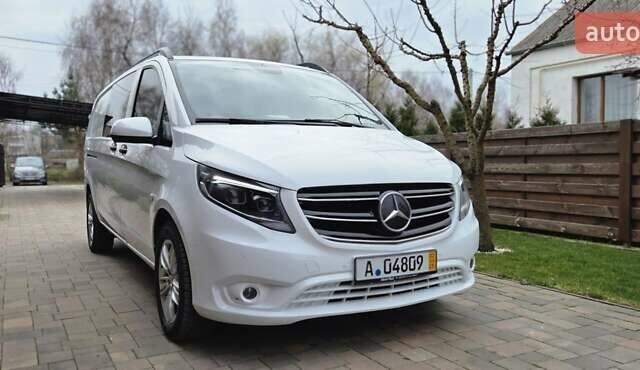 Белый Мерседес Вито, объемом двигателя 2 л и пробегом 209 тыс. км за 24399 $, фото 1 на Automoto.ua
