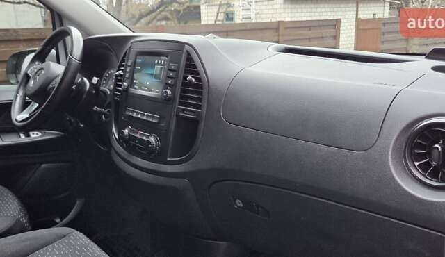 Белый Мерседес Вито, объемом двигателя 2 л и пробегом 209 тыс. км за 24399 $, фото 22 на Automoto.ua