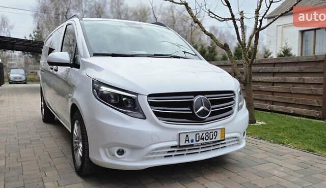 Белый Мерседес Вито, объемом двигателя 2 л и пробегом 209 тыс. км за 24399 $, фото 2 на Automoto.ua
