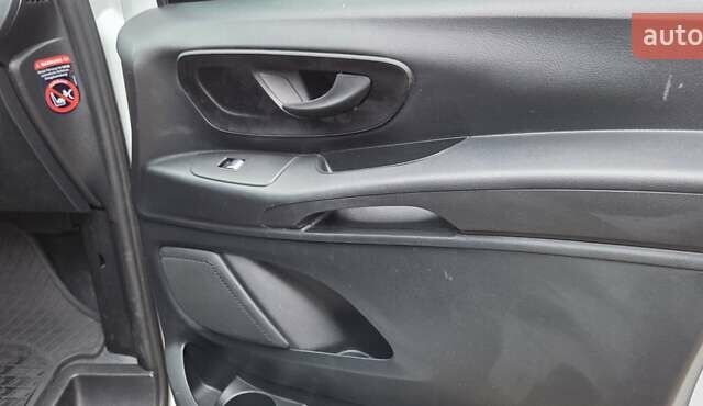 Белый Мерседес Вито, объемом двигателя 2 л и пробегом 209 тыс. км за 24399 $, фото 21 на Automoto.ua