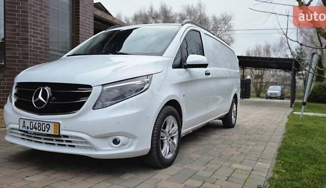 Белый Мерседес Вито, объемом двигателя 2 л и пробегом 209 тыс. км за 24399 $, фото 4 на Automoto.ua