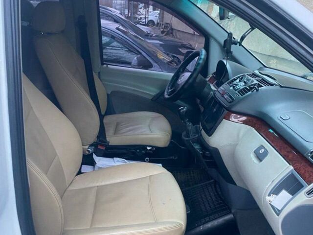 Белый Мерседес Вито, объемом двигателя 2.1 л и пробегом 365 тыс. км за 10500 $, фото 4 на Automoto.ua