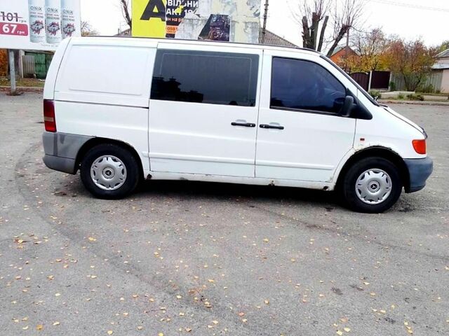 Белый Мерседес Вито, объемом двигателя 2.3 л и пробегом 356 тыс. км за 2500 $, фото 3 на Automoto.ua