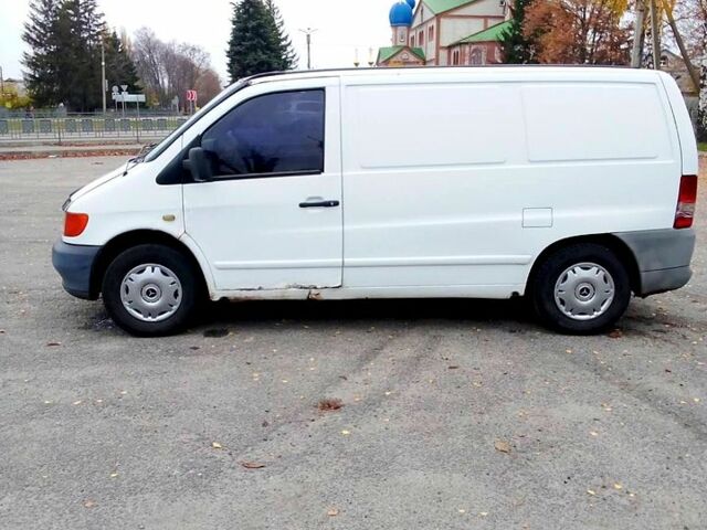 Белый Мерседес Вито, объемом двигателя 2.3 л и пробегом 356 тыс. км за 2500 $, фото 2 на Automoto.ua