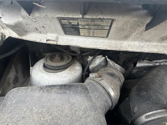 Белый Мерседес Вито, объемом двигателя 2.3 л и пробегом 415 тыс. км за 2999 $, фото 11 на Automoto.ua