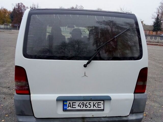 Белый Мерседес Вито, объемом двигателя 2.3 л и пробегом 356 тыс. км за 2500 $, фото 4 на Automoto.ua