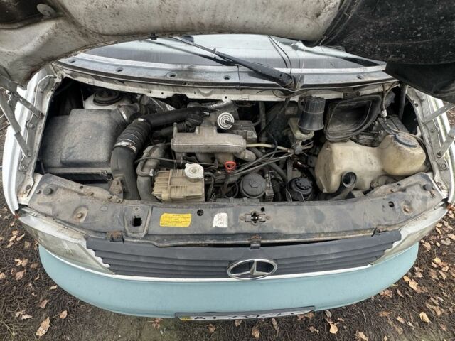 Белый Мерседес Вито, объемом двигателя 2.3 л и пробегом 415 тыс. км за 2999 $, фото 13 на Automoto.ua