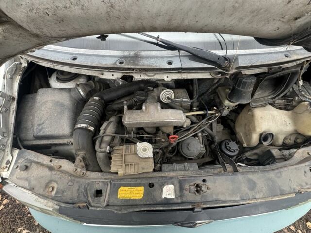 Белый Мерседес Вито, объемом двигателя 2.3 л и пробегом 415 тыс. км за 2999 $, фото 6 на Automoto.ua