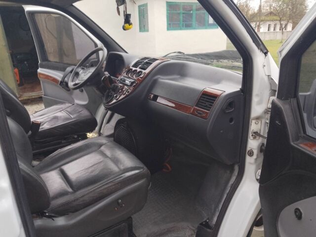 Белый Мерседес Вито, объемом двигателя 0 л и пробегом 3 тыс. км за 4100 $, фото 2 на Automoto.ua