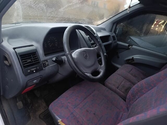 Белый Мерседес Вито, объемом двигателя 2.3 л и пробегом 340 тыс. км за 1600 $, фото 3 на Automoto.ua