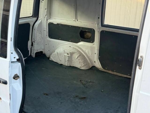 Білий Мерседес Віто, об'ємом двигуна 2.3 л та пробігом 500 тис. км за 2375 $, фото 5 на Automoto.ua