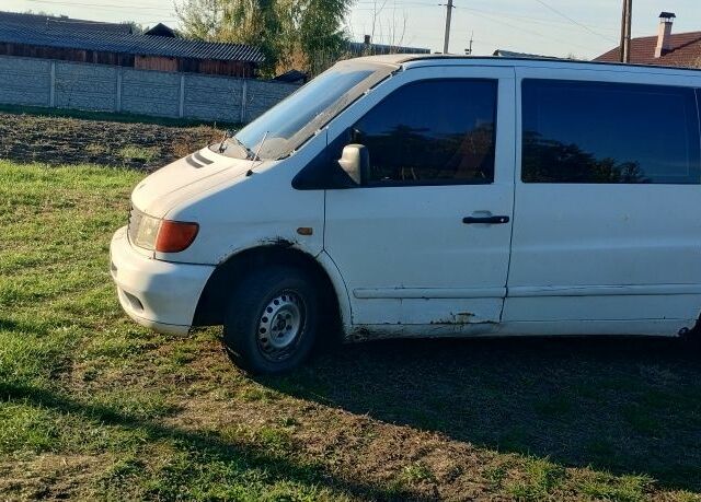 Білий Мерседес Віто, об'ємом двигуна 2 л та пробігом 16 тис. км за 1800 $, фото 5 на Automoto.ua