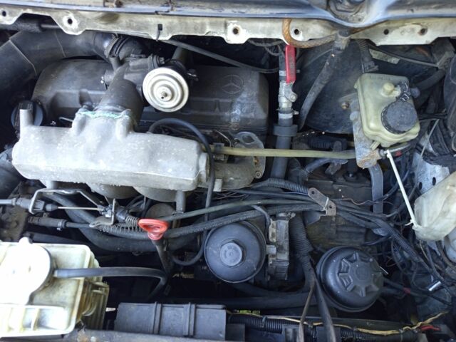 Белый Мерседес Вито, объемом двигателя 2.3 л и пробегом 500 тыс. км за 4300 $, фото 12 на Automoto.ua