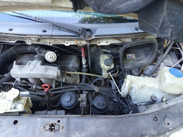 Белый Мерседес Вито, объемом двигателя 2.3 л и пробегом 500 тыс. км за 4300 $, фото 11 на Automoto.ua