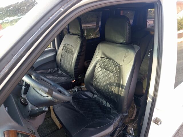 Белый Мерседес Вито, объемом двигателя 2.3 л и пробегом 500 тыс. км за 4300 $, фото 5 на Automoto.ua