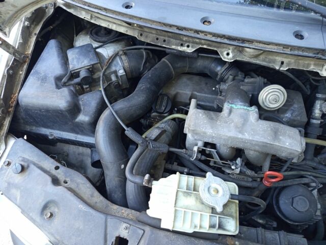 Белый Мерседес Вито, объемом двигателя 2.3 л и пробегом 500 тыс. км за 4300 $, фото 16 на Automoto.ua