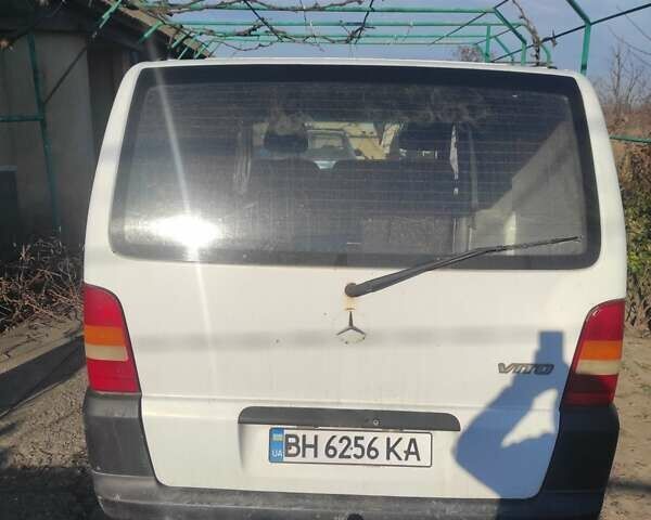 Белый Мерседес Вито, объемом двигателя 2.3 л и пробегом 490 тыс. км за 2500 $, фото 4 на Automoto.ua