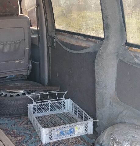 Білий Мерседес Віто, об'ємом двигуна 2 л та пробігом 16 тис. км за 1800 $, фото 2 на Automoto.ua