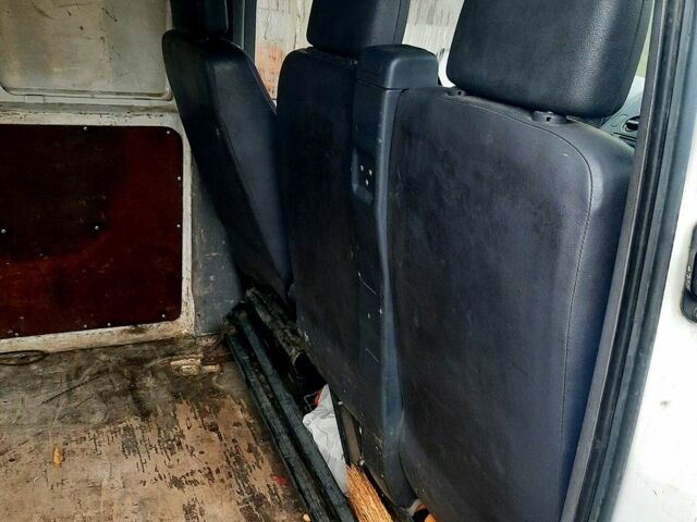 Белый Мерседес Вито, объемом двигателя 2.3 л и пробегом 0 тыс. км за 3800 $, фото 5 на Automoto.ua