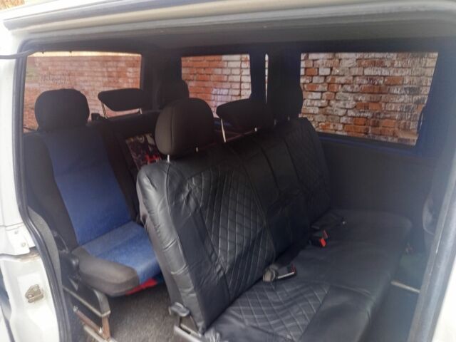 Белый Мерседес Вито, объемом двигателя 2.3 л и пробегом 500 тыс. км за 4300 $, фото 9 на Automoto.ua