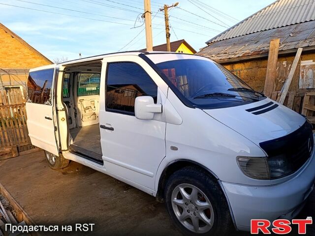 Белый Мерседес Вито, объемом двигателя 2.1 л и пробегом 469 тыс. км за 2800 $, фото 3 на Automoto.ua