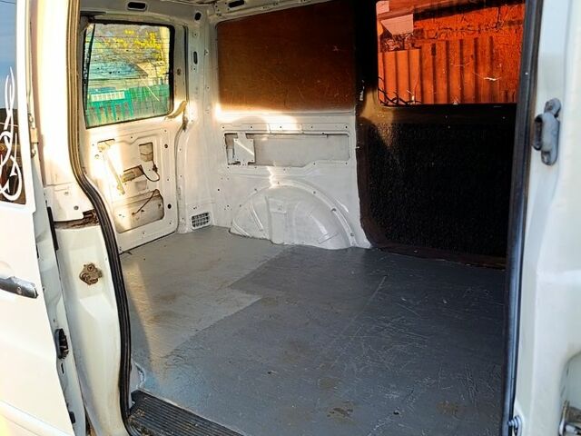 Білий Мерседес Віто, об'ємом двигуна 2.1 л та пробігом 469 тис. км за 2800 $, фото 8 на Automoto.ua