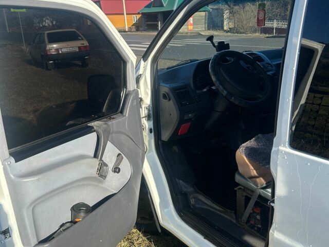 Белый Мерседес Вито, объемом двигателя 2.2 л и пробегом 414 тыс. км за 4500 $, фото 6 на Automoto.ua