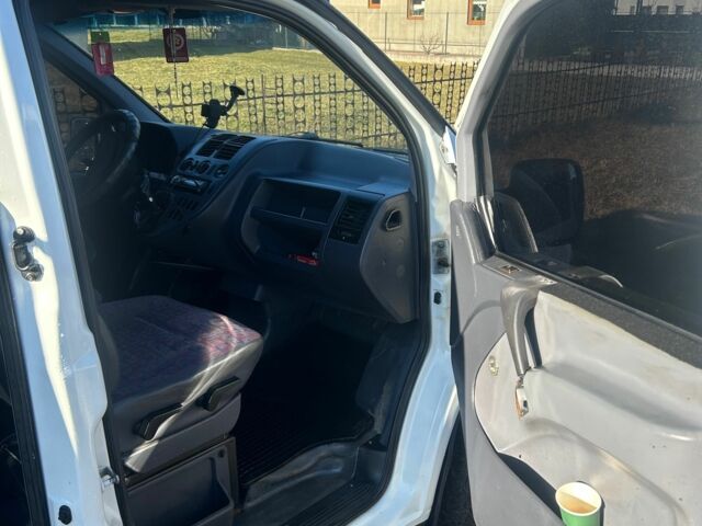 Белый Мерседес Вито, объемом двигателя 2.2 л и пробегом 414 тыс. км за 4500 $, фото 8 на Automoto.ua