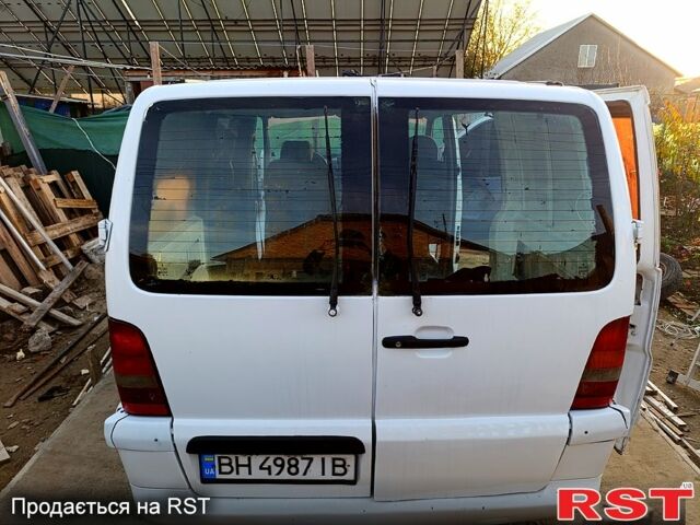 Белый Мерседес Вито, объемом двигателя 2.1 л и пробегом 469 тыс. км за 2800 $, фото 9 на Automoto.ua