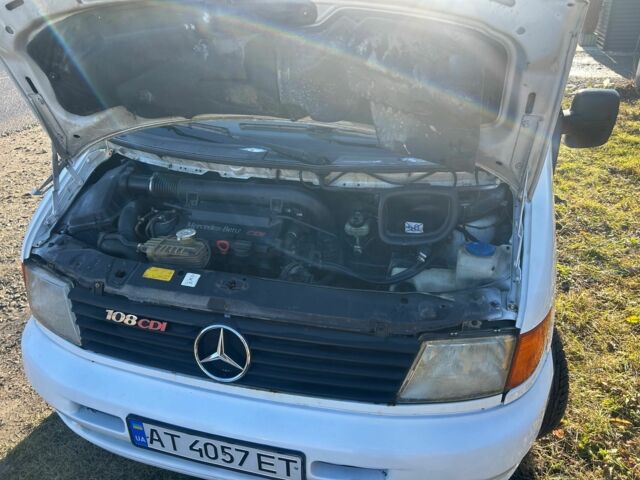 Белый Мерседес Вито, объемом двигателя 2.2 л и пробегом 414 тыс. км за 4500 $, фото 2 на Automoto.ua