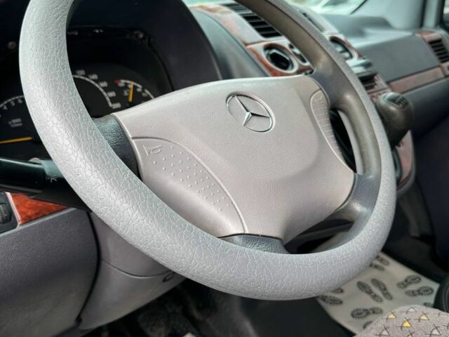 Белый Мерседес Вито, объемом двигателя 2.1 л и пробегом 333 тыс. км за 3700 $, фото 6 на Automoto.ua