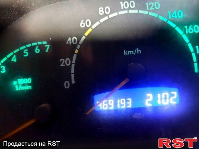 Белый Мерседес Вито, объемом двигателя 2.1 л и пробегом 469 тыс. км за 2800 $, фото 12 на Automoto.ua