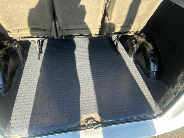 Белый Мерседес Вито, объемом двигателя 2.2 л и пробегом 414 тыс. км за 4500 $, фото 5 на Automoto.ua