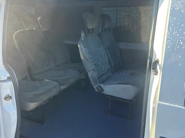 Белый Мерседес Вито, объемом двигателя 2.2 л и пробегом 414 тыс. км за 4500 $, фото 9 на Automoto.ua