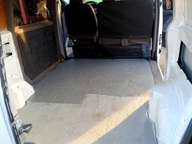 Білий Мерседес Віто, об'ємом двигуна 2.1 л та пробігом 469 тис. км за 2800 $, фото 6 на Automoto.ua