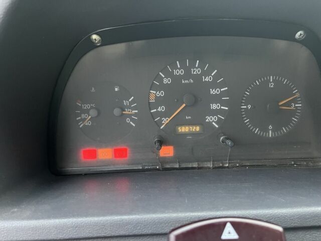 Білий Мерседес Віто, об'ємом двигуна 2.3 л та пробігом 580 тис. км за 4500 $, фото 5 на Automoto.ua