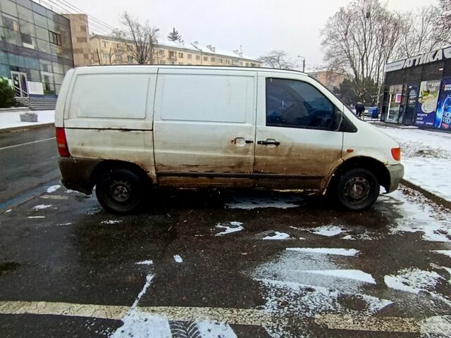 Белый Мерседес Вито, объемом двигателя 2.2 л и пробегом 0 тыс. км за 2400 $, фото 3 на Automoto.ua