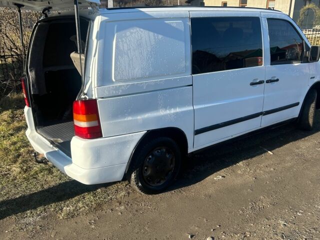 Белый Мерседес Вито, объемом двигателя 2.2 л и пробегом 414 тыс. км за 4500 $, фото 4 на Automoto.ua