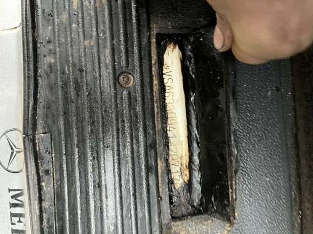 Белый Мерседес Вито, объемом двигателя 2.3 л и пробегом 310 тыс. км за 4500 $, фото 2 на Automoto.ua