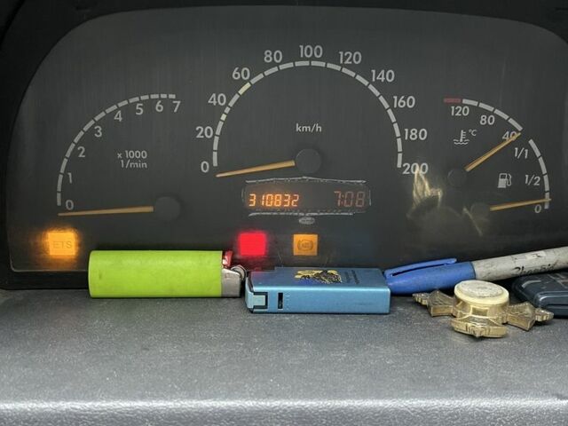 Белый Мерседес Вито, объемом двигателя 2.3 л и пробегом 310 тыс. км за 4500 $, фото 7 на Automoto.ua