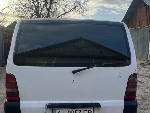 Белый Мерседес Вито, объемом двигателя 2.2 л и пробегом 270 тыс. км за 2000 $, фото 1 на Automoto.ua